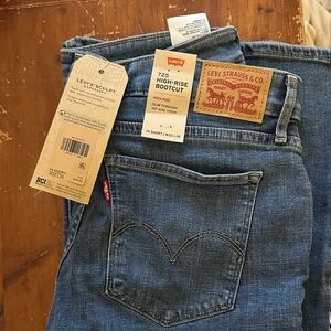Levi's women’s  Blue Jeans